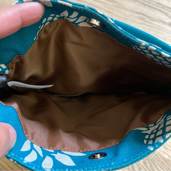 Kavu Teal Votyon Crossbody Bag with Pineapple Print - Picture 4 of 11